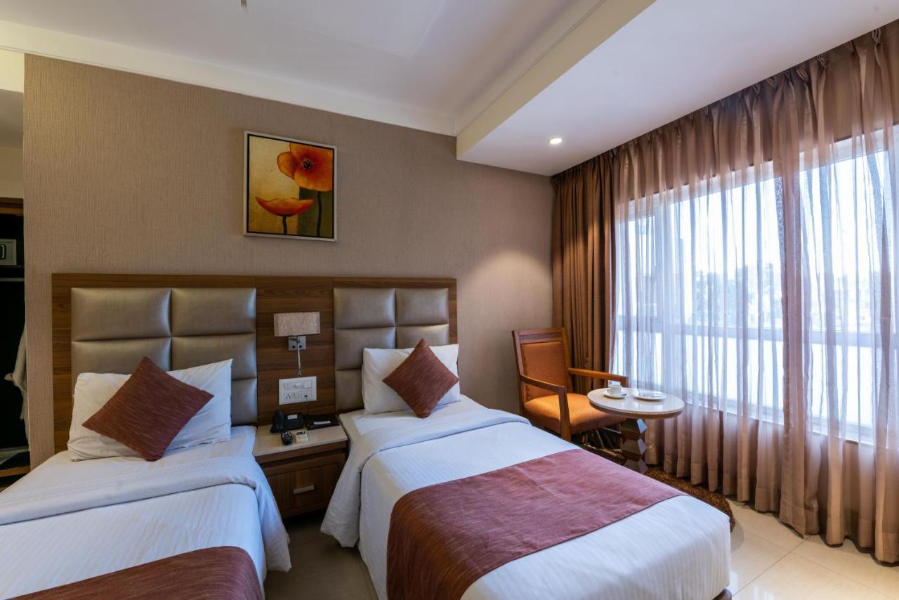 Click Hotel Nashik Exterior foto